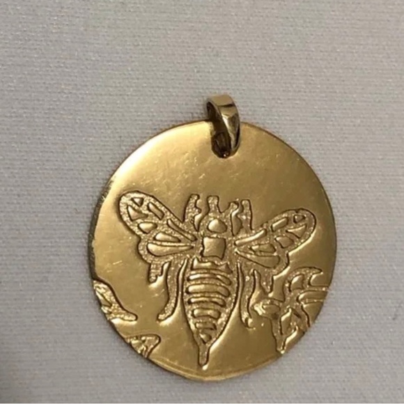 14k Solid Gold Raised Embossed Bee Pendant - Picture 2 of 5
